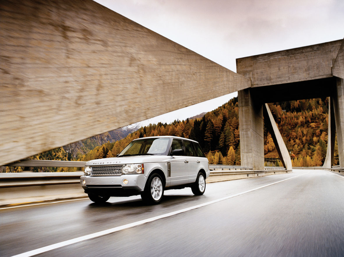 El Range Rover incorpora novedades de cara al 2006