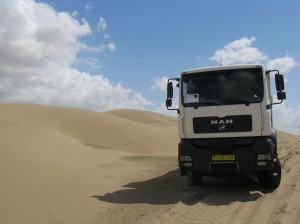 Un total de 61 camiones Man TGS 6×6 viajarán al desierto de Turkemenistán