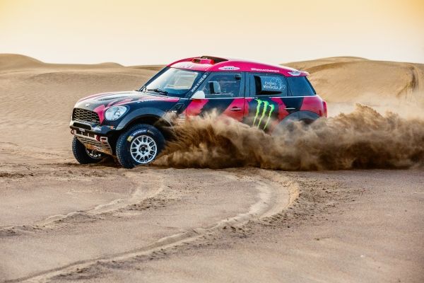 Nasser Al-Attiyah con Mini se imponen en la primera etapa del Dakar 2015