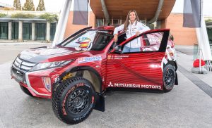 Cristina Gutiérrez presenta el Mitsubishi Eclipse Cross con el que participará en el Dakar 2020