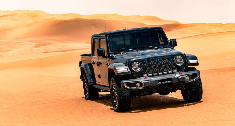 El desierto de Liwa en Oriente Medio se prepara para recibir el nuevo Jeep Gladiator 2020