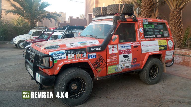 Nissan Patrol esperando la salida en el Rally Clásicos del Atlas