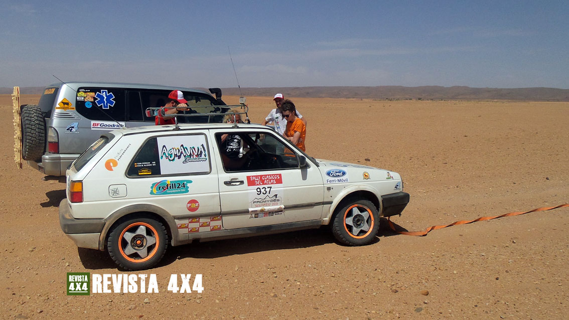 Volkswagen Golf en Rally en el Desierto