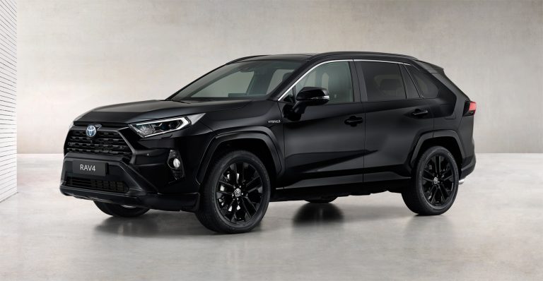 Toyota apuesta por el color negro con la nueva versión Black Edition del RAV4  Electric Hybrid