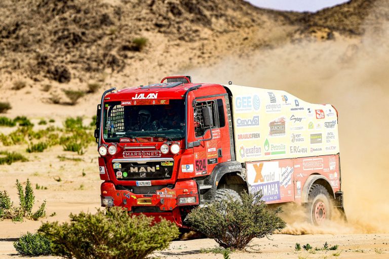 El equipo Marrones Jalan, con camión Man, consigue finalizar el Dakar 2021 en su primera participación