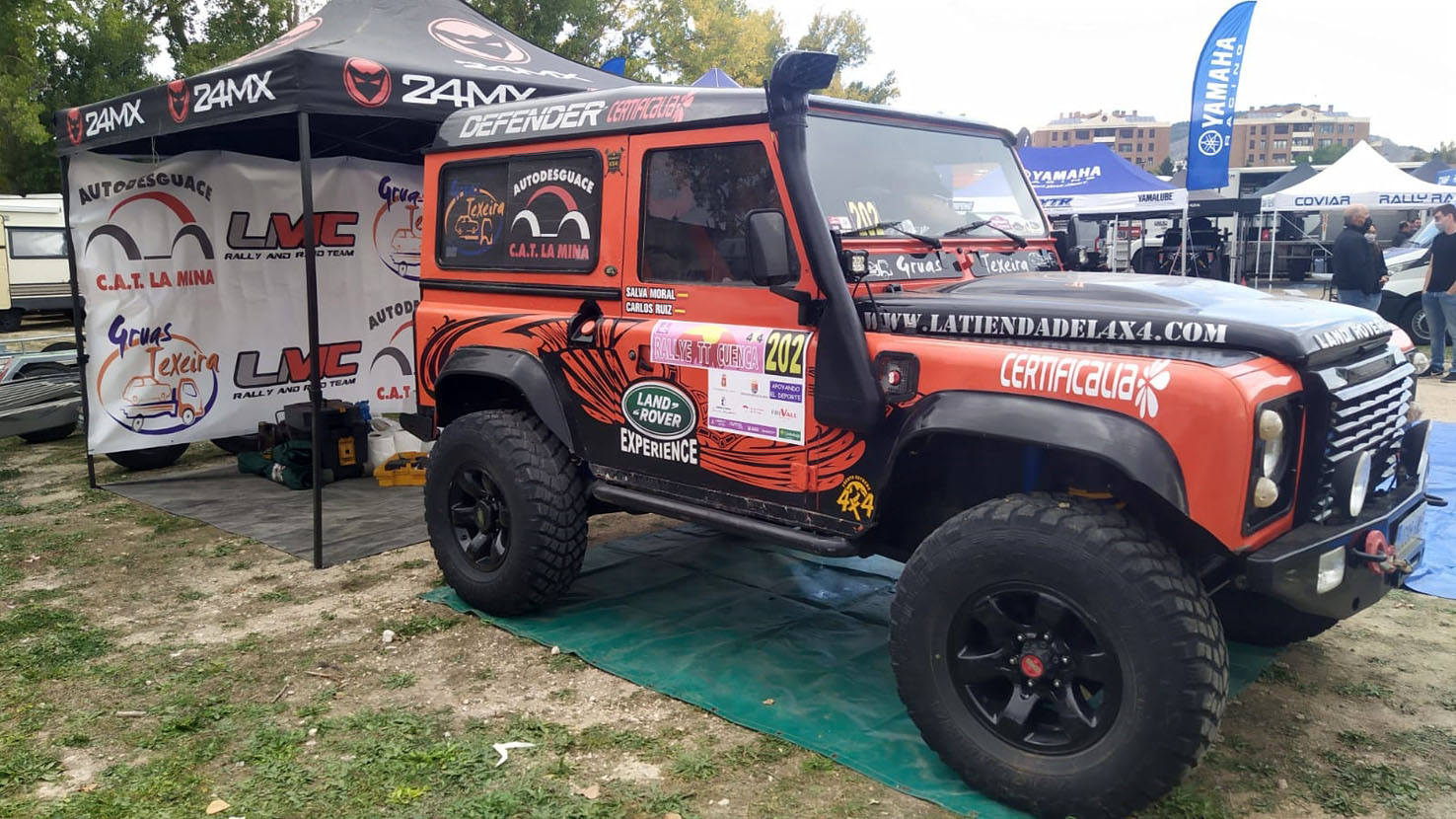 Land Rover Defender del equipo Escudería La Mina Competición.