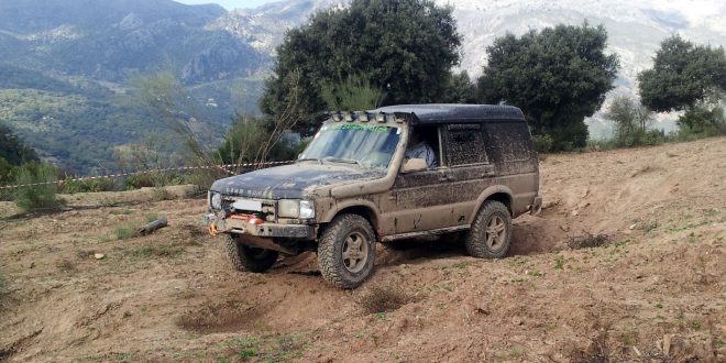Land Rover Discovery 4x4.