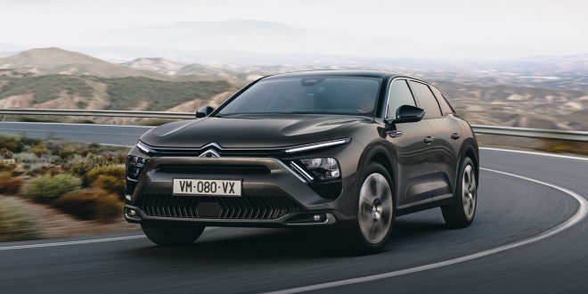 El nuevo Citroën C5 X, híbrido y enchufable, incorpora una nueva suspensión activa.