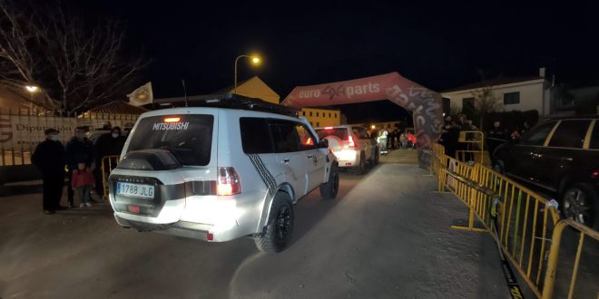 Salida de vehículos para la ruta nocturna de la Concentración Solidaria de Huéscar 2022.