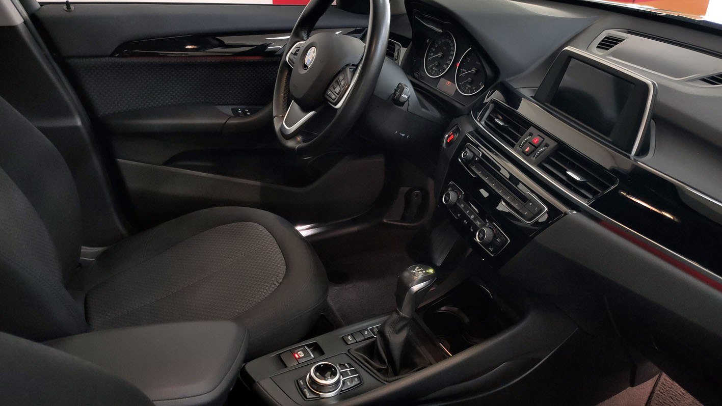 BMW X1 xDrive interior salpicadero.