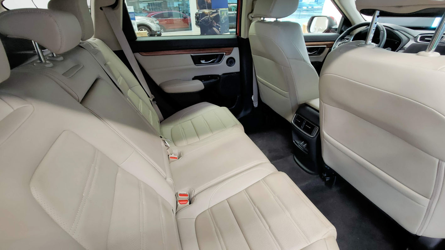 Honda CR-V Hybrid Lifestyle interior tapicería piel beig.