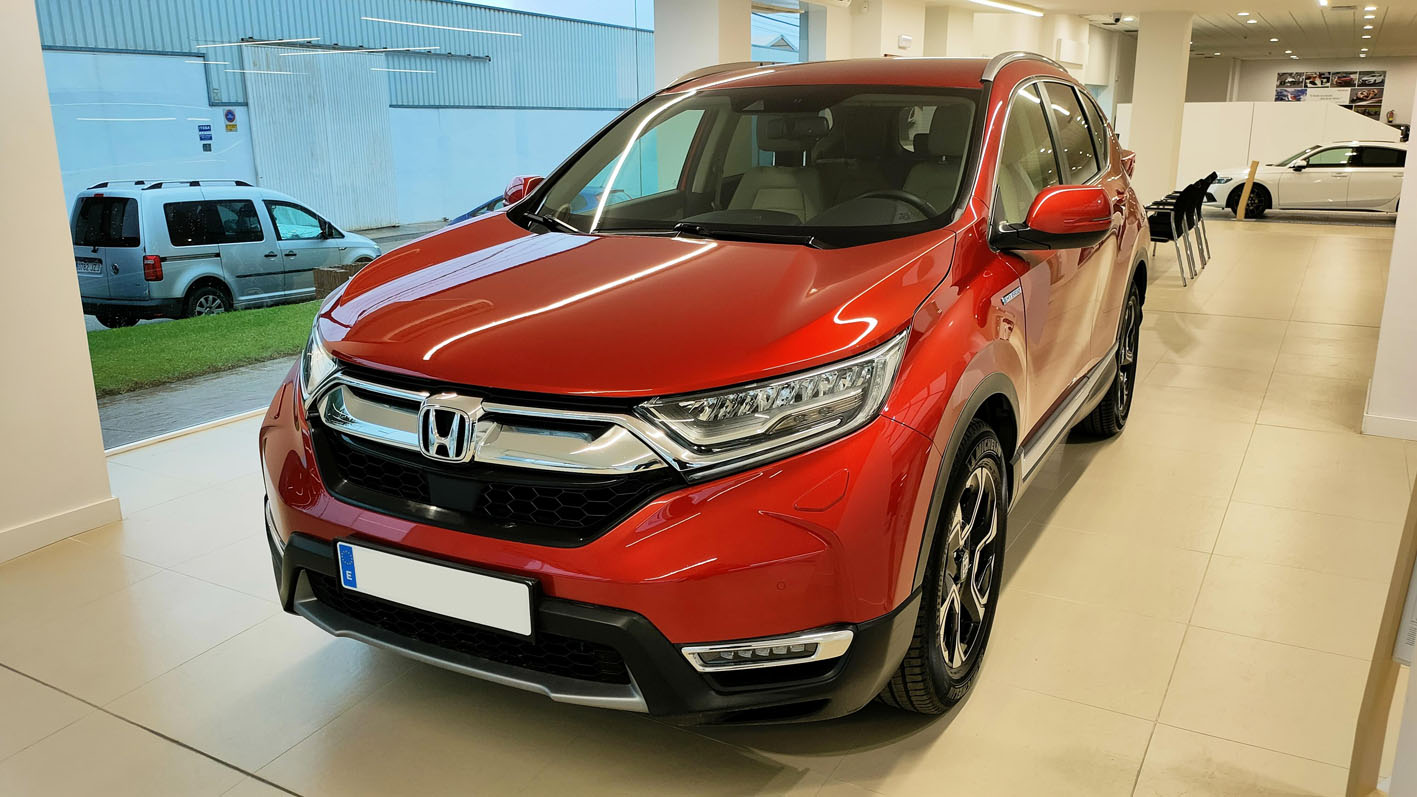 Honda CR-V Hybrid color rojo acabado Lifestyle.