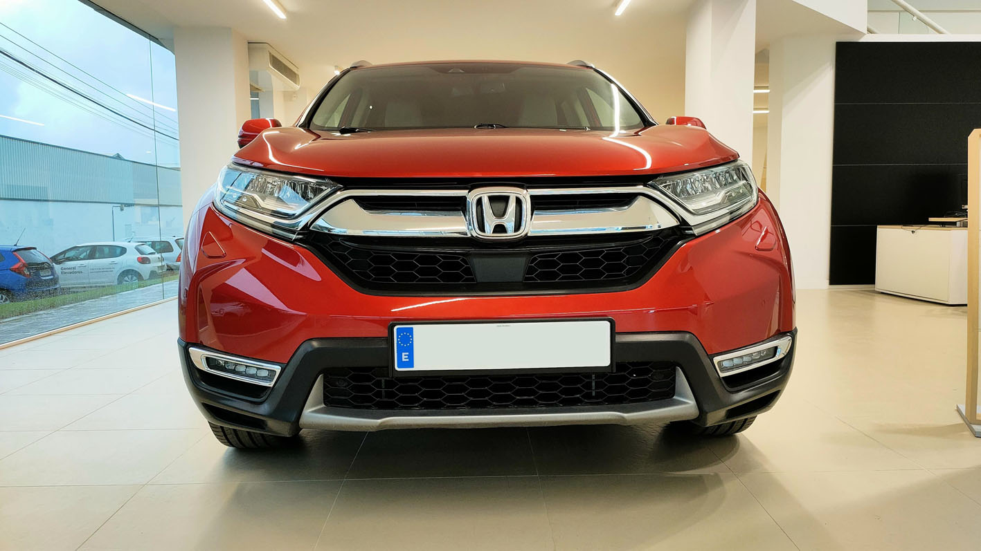 Honda CR-V Hybrid color rojo acabado Lifestyle frontal.