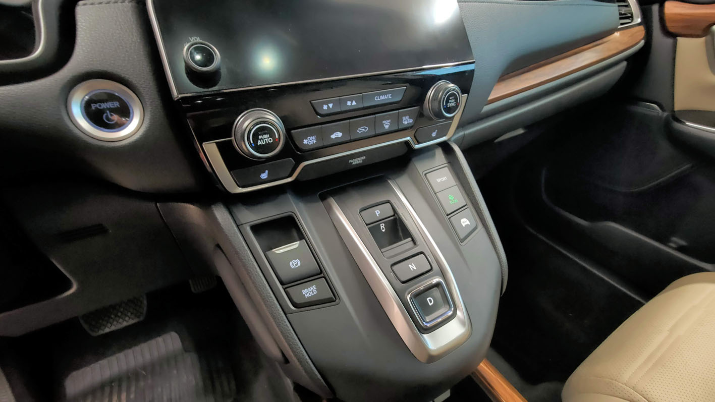 Honda CR-V Hybrid consola central y cambio automático.