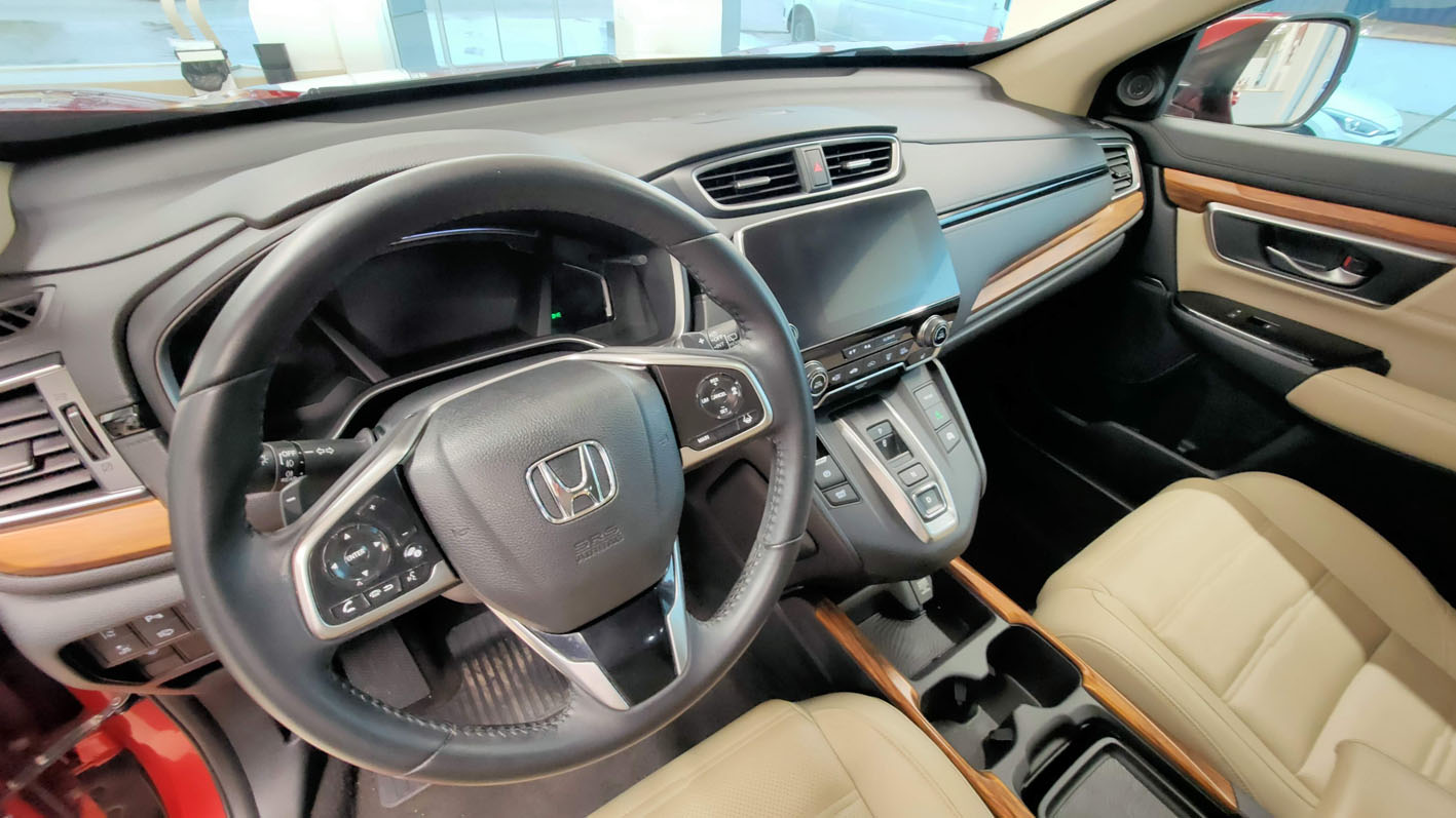 Honda CR-V Hybrid salpicadero y volante.