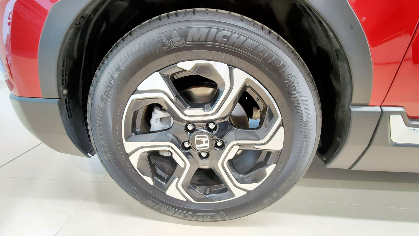 Honda CR-V Hybrid Lifestyle llanta de aleación y neumático Michelin Sport 3 medida 235 60 R18.