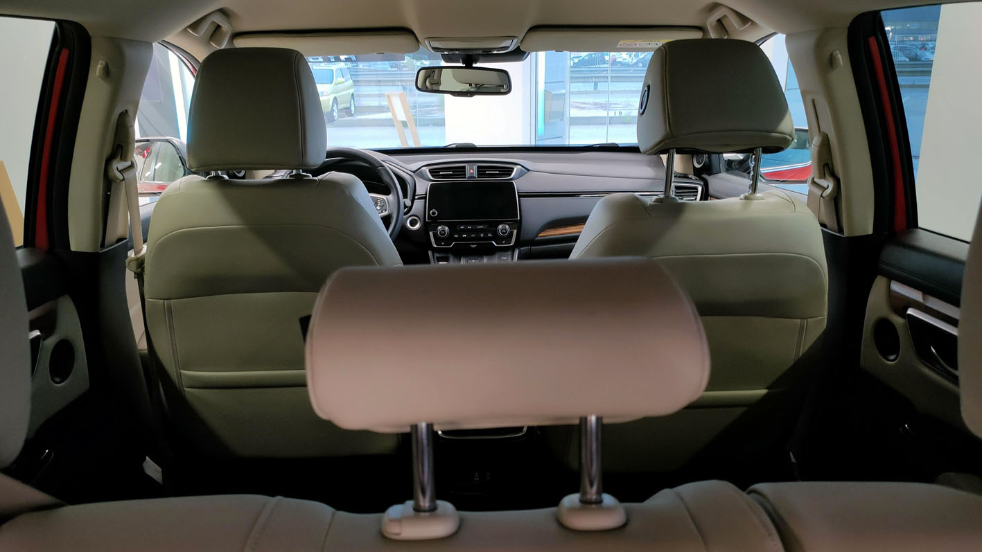 Honda CR-V Hybrid Lifestyle interior reposacabezas tapicería piel beig.