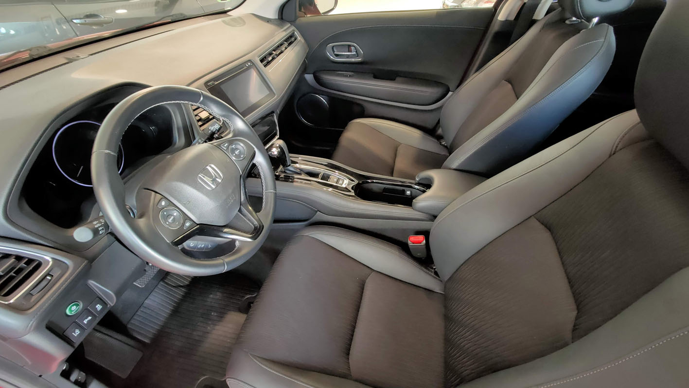 Honda HR-V Executive interior plazas delanteras.
