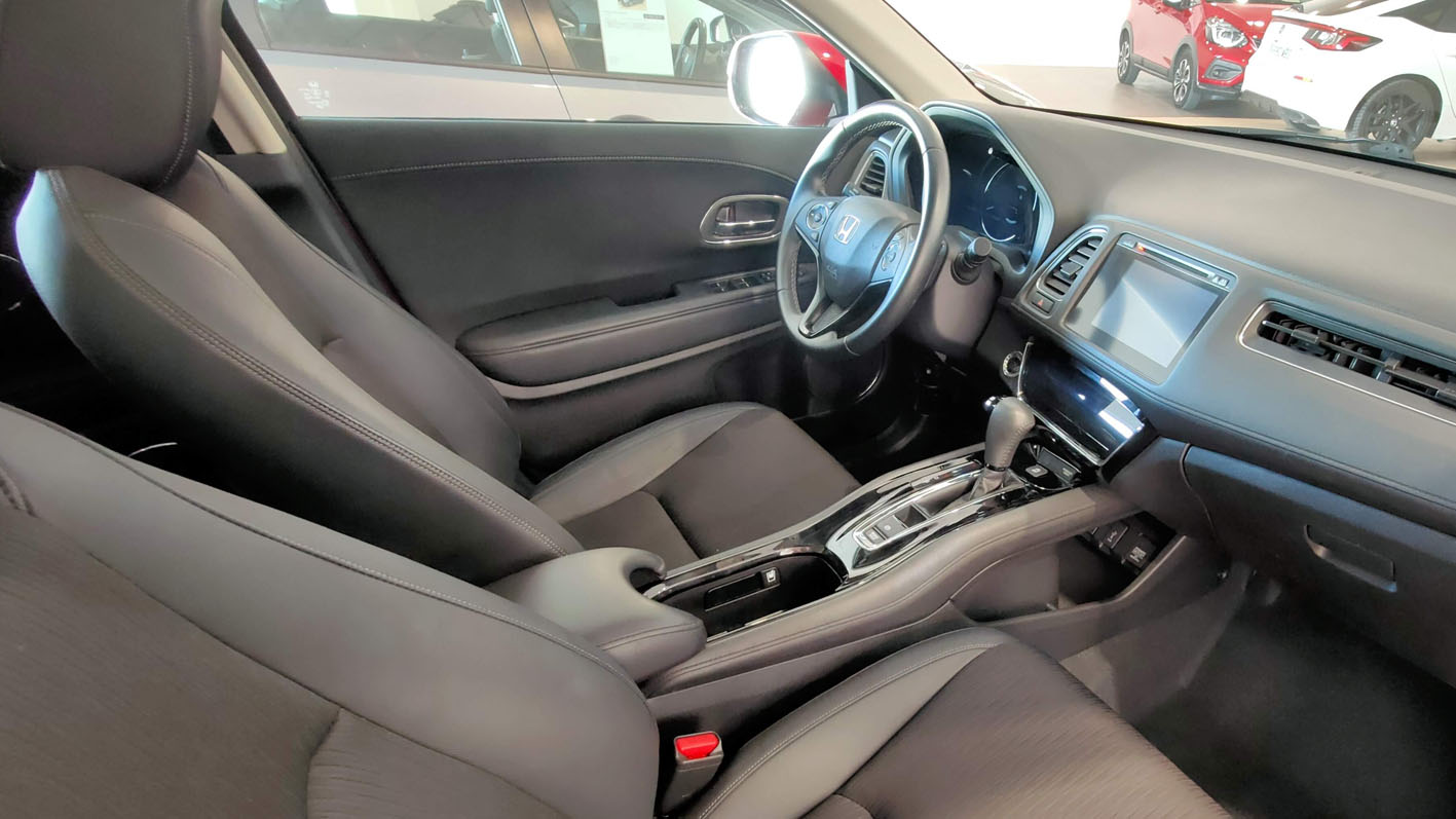 Honda HR-V Executive interior.