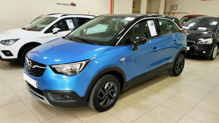 Opel Crossland X color azul, exterior, frontal y lateral.