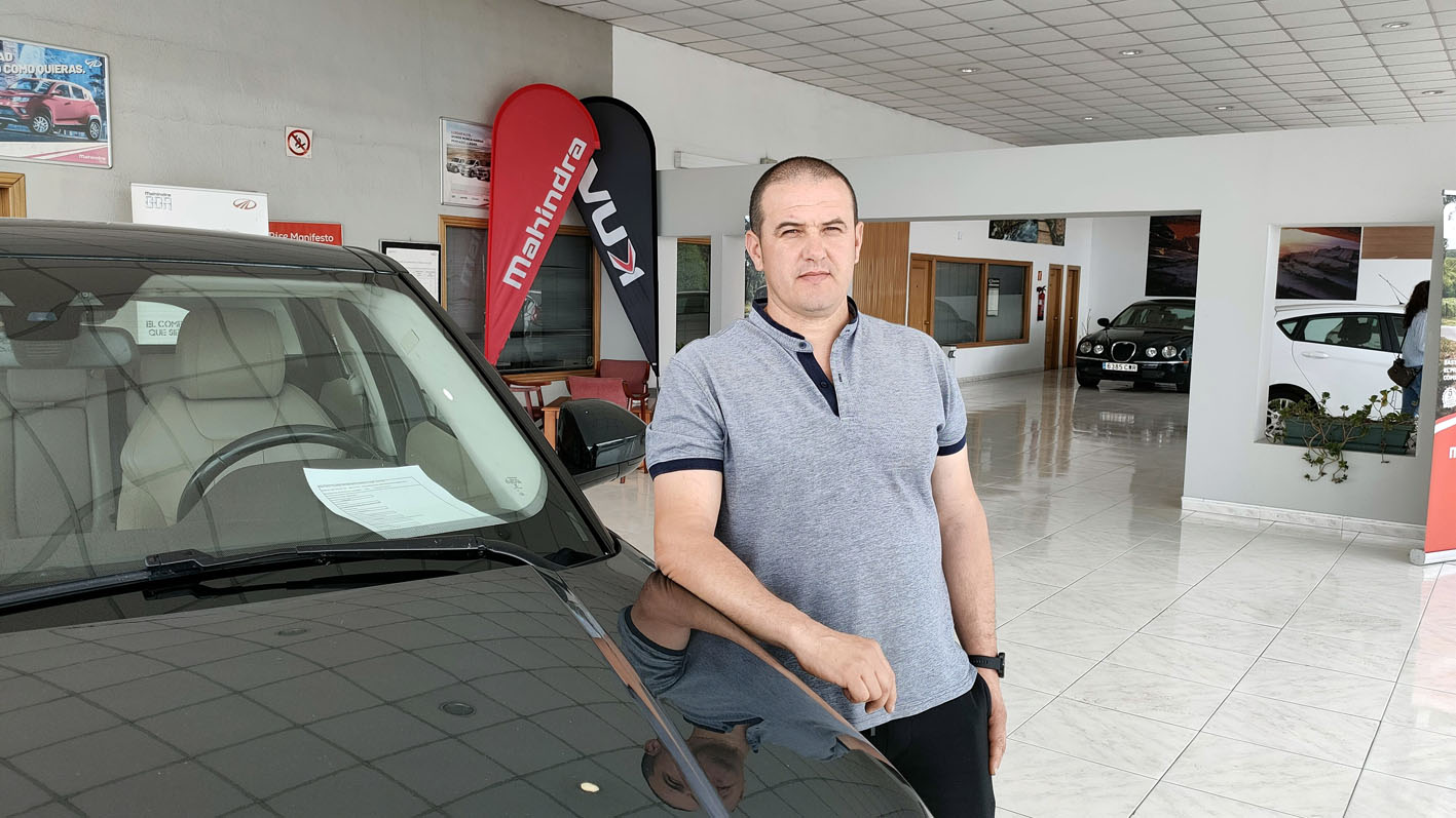 Antonio Javier Moya es el responsable de taller y especialista en vehículos 4x4.