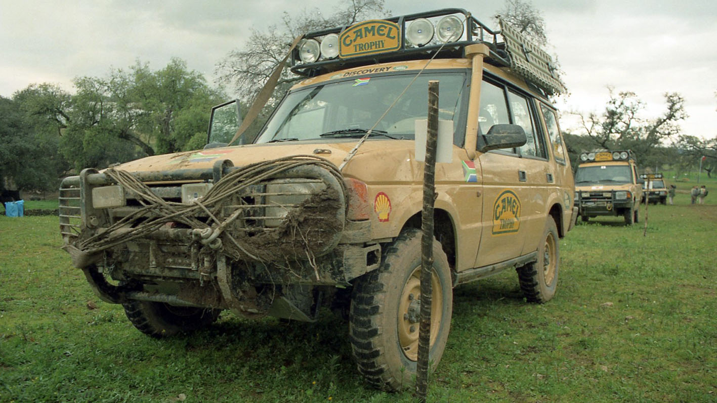 De mítico todoterreno aventurero protagonista en el Camel Trophy, a vehículo de lujo con dudosa fiabilidad, así ha sido la evolución de Land Rover en el mundo del 4×4