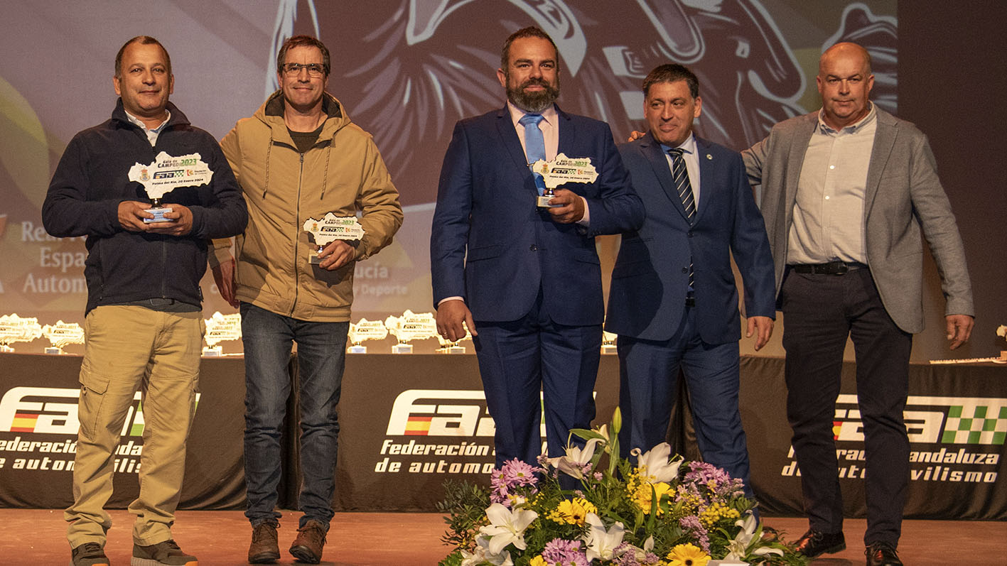 La Federación Andaluza de Automovilismo entrega en la Gala del Motor los trofeos a los primeros clasificados en el Campeonato Extremo de Andalucía CAEX 4×4 2023 en la Categoría Super Proto