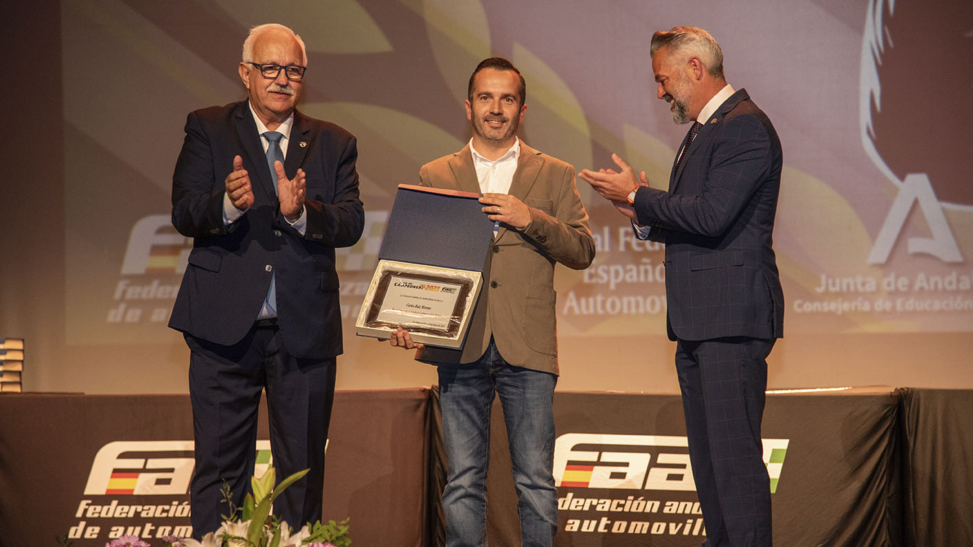 La Federación Andaluza de Automovilismo reconoce a Carlos Ruiz Moreno en la Gala de Campeones 2023 como vencedor en la categoría de copiloto en el Campeonato de España de Rallyes Todo Terreno