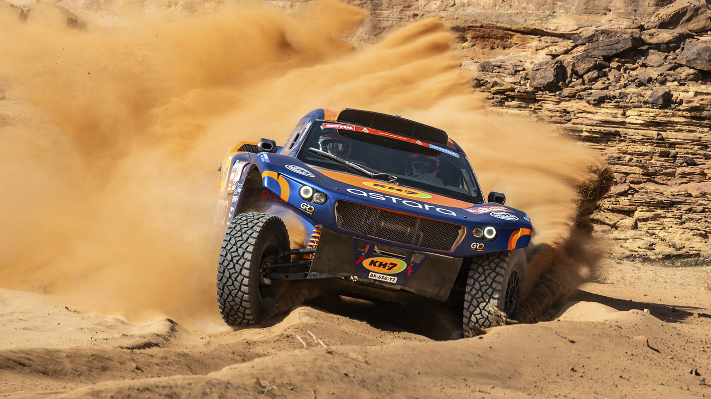 Tras un mal comienzo en la prólogo del Rally Dakar 2024, Laia Sanz consigue remontar posiciones en la primera etapa de competición