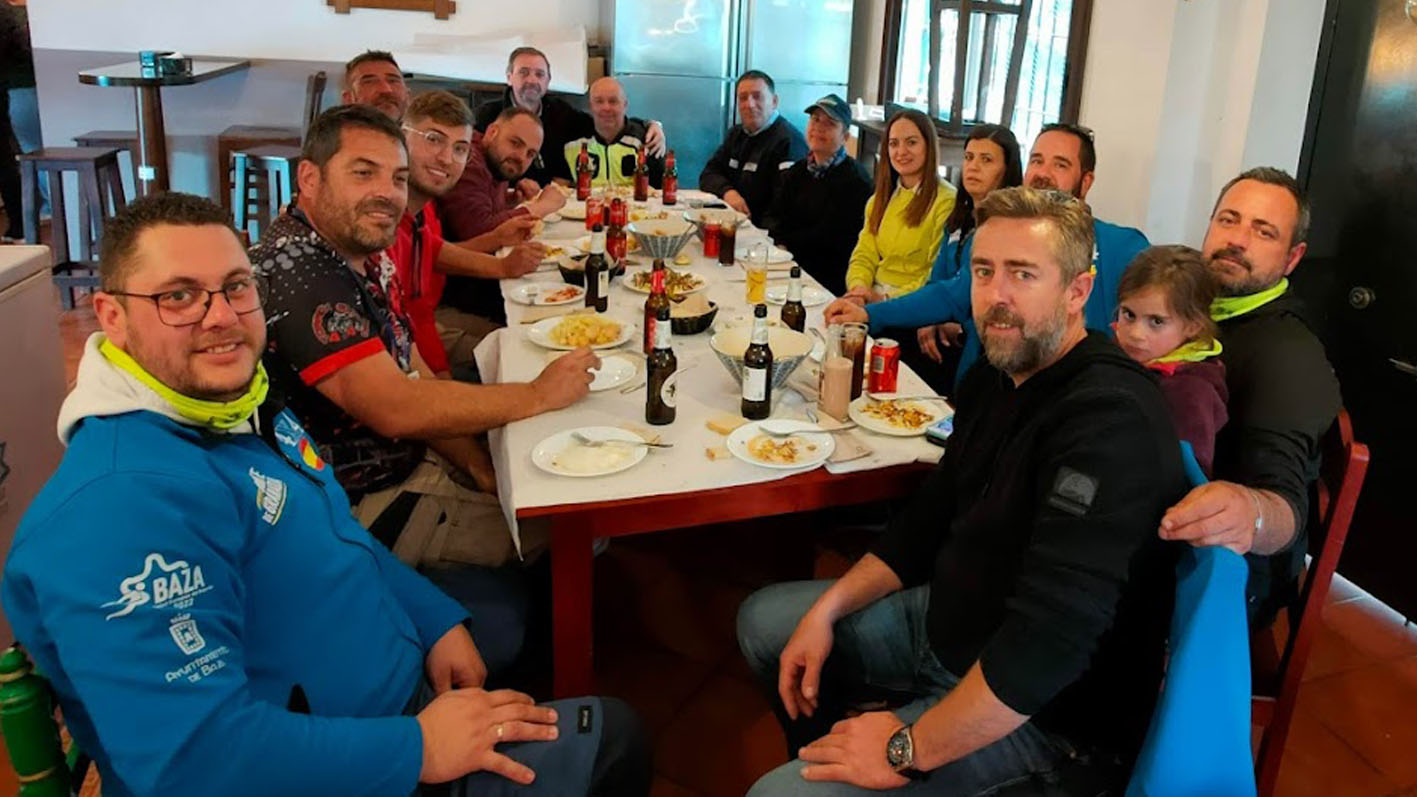En Club Local 4×4 participamos en una comida de hermandad con clubes organizadores del Campeonato Extremo 4×4 de Andalucía