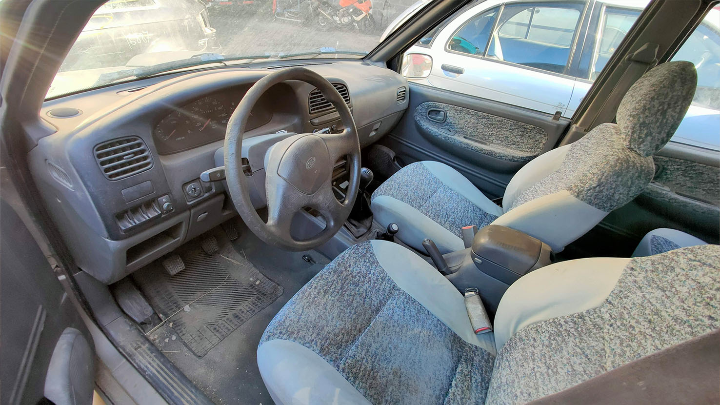 Interior Kia Sportage 4WD Diésel de primera generación.